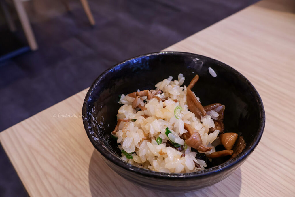 藝奇日本料理-現炊蕈菇釜飯
